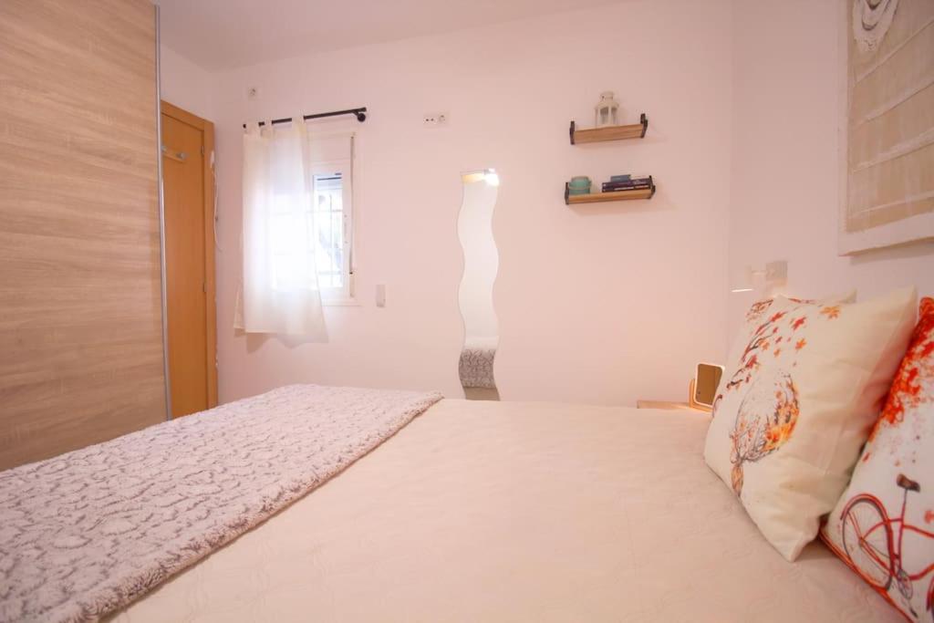 Barrio De Triana - Bidasoa Facil Aparcamiento Siviglia Esterno foto
